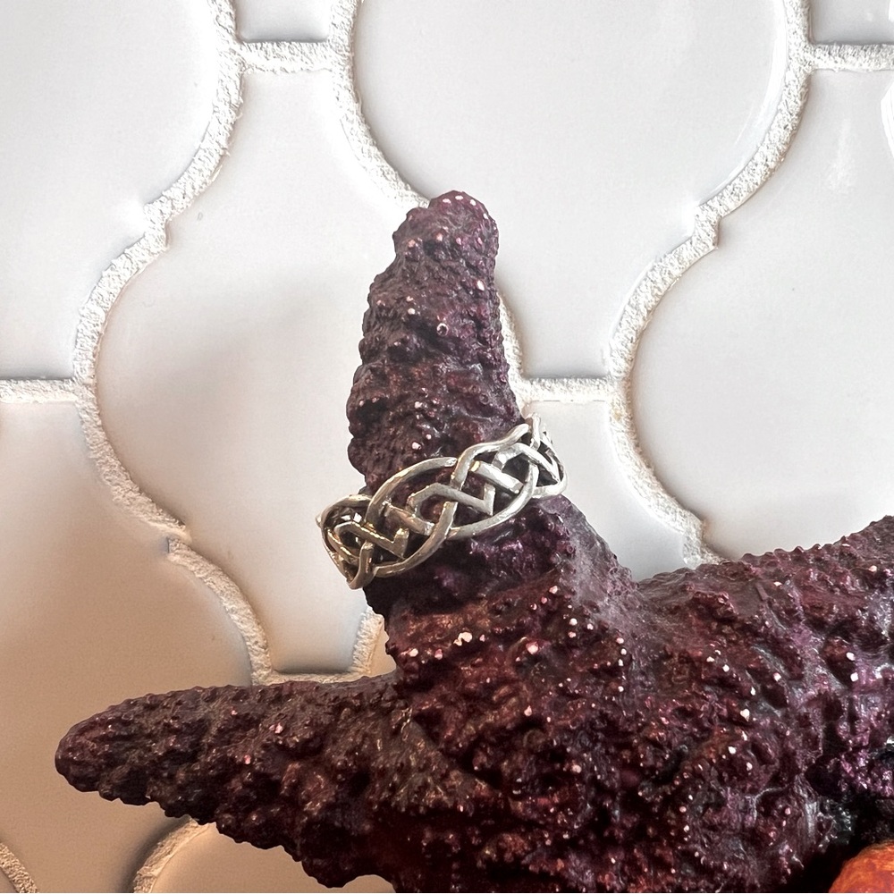 Silver Celtic knot pattern ring